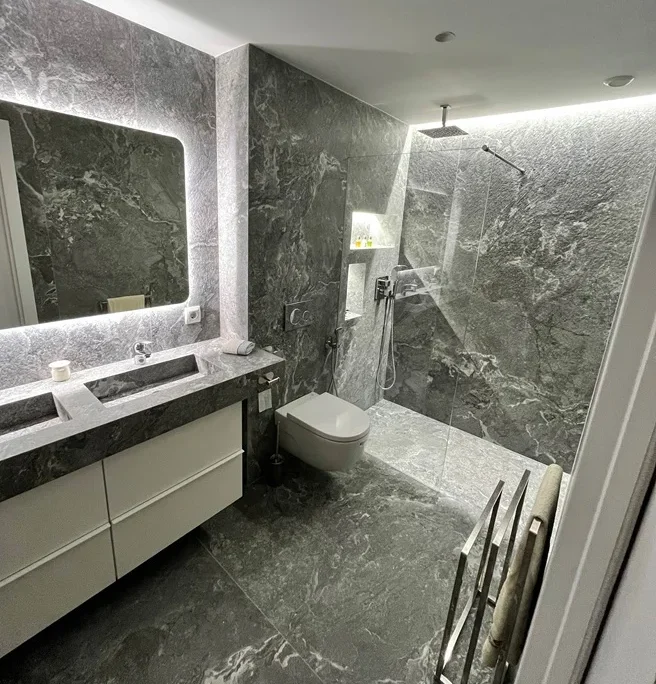 Reforma acabada de baño en piso de Pamplona