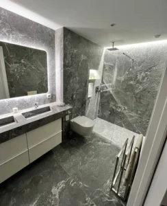 Reforma acabada de baño en piso de Pamplona