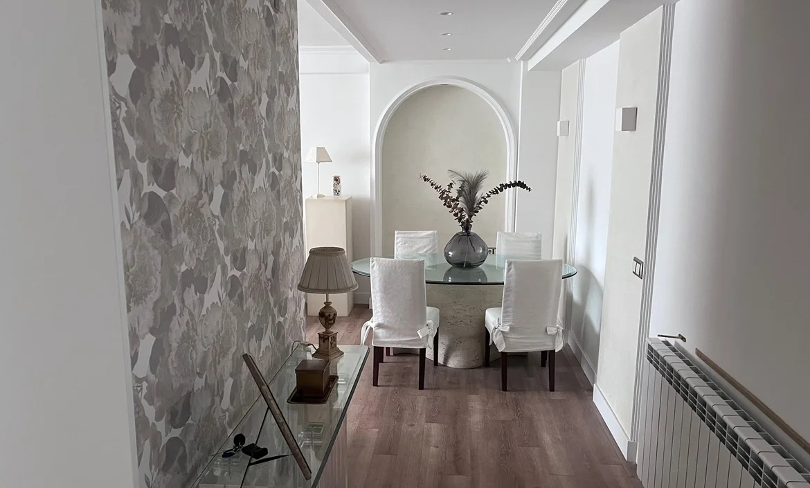 Detalle del comedor acondicionado en piso de Pamplona por Reformas Rodero